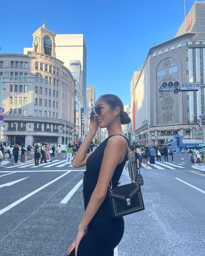 Nàng hậu 23 tuổi rất thích du lịch và tìm hiểu về các nền văn hoá khác nhau. Người đẹp từng chia sẻ: 'Vì tôi chỉ lớn lên ở Nhật Bản nên việc học hỏi các nền văn hóa, truyền thống và ngôn ngữ mới từ những người bạn nước ngoài giúp thỏa mãn trí tò mò của tôi. Điều đó khiến tôi rất vui'.