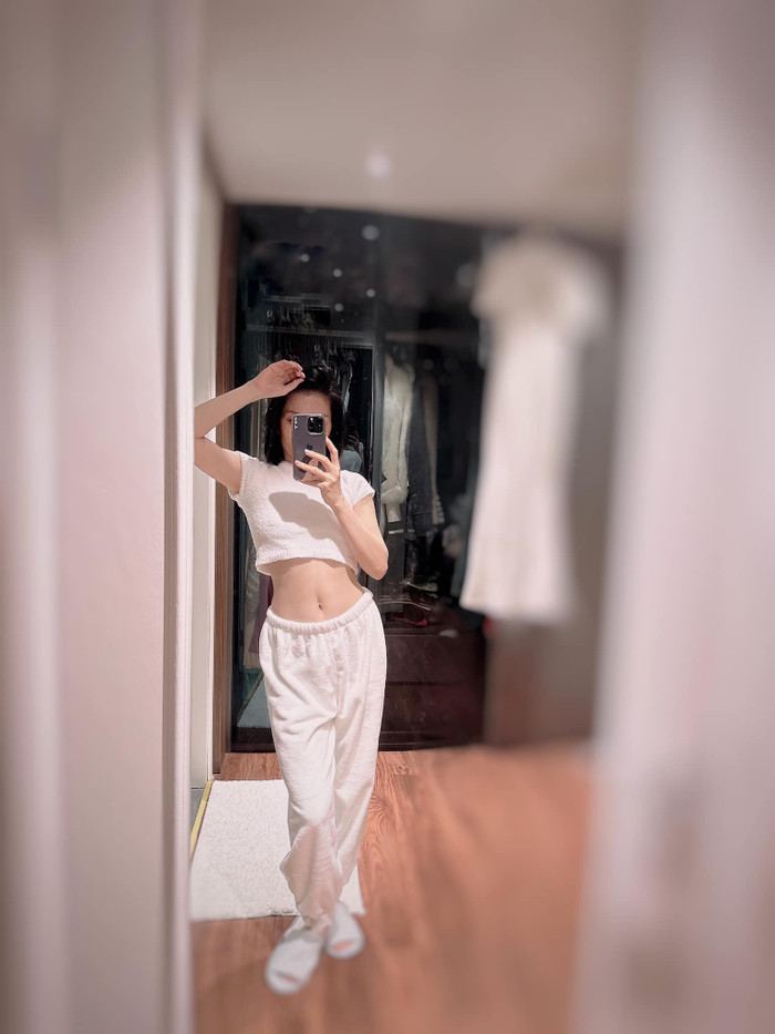 Nữ ca sĩ sở hữu vòng 2 nổi rõ múi cơ đầy săn chắc