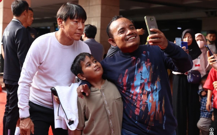 Indonesia 'bán chạy như tôm tươi' dù giá vé bán kết lượt đi cao hơn Việt Nam Ảnh 2