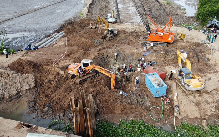 Về việc khởi tố vụ án, Phó Chủ tịch UBND tỉnh Đồng Tháp cho biết, địa phương trước mắt tập trung giải quyết cho gia đình rồi mới xem xét đến trách nhiệm của cơ quan chuyên môn liên quan đến sự cố. Ảnh: VTV