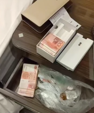 Lục khắp phòng khách sạn không thấy máy sấy tóc, cô gái choáng váng khi mở tủ đầu giường Ảnh 1