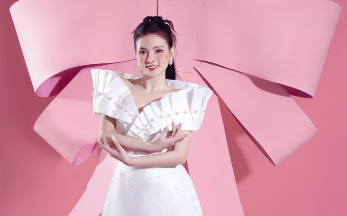 'Mẹ hai con' Thu Thủy mừng tuổi mới với hình ảnh trẻ trung, rạng rỡ Ảnh 2