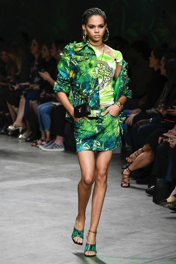  Ý nghĩa ẩn sau những dấu ấn thời trang của nhà thiết kế thiên tài Gianni Versace Ảnh 16