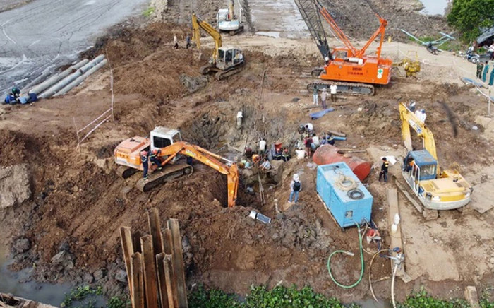 Bé trai 10 tuổi rơi xuống trụ bê tông sâu 35 mét đã tử vong Ảnh 2