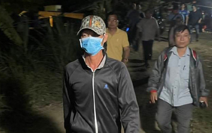 Vụ bé trai 10 tuổi rơi ống trụ bê tông tử vong: Người cha lặng lẽ rời đi sau 20 phút đến hiện trường Ảnh 2