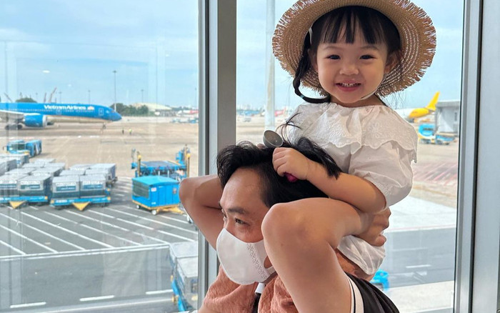 Mới tròn 2 tuổi chưa lâu, ái nữ Cường Đô La đã có sở thích 'xa xỉ' giống bố Ảnh 2