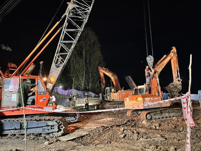 Hiện trường cứu hộ bé Hạo Nam. Ảnh: Thanh Niên.