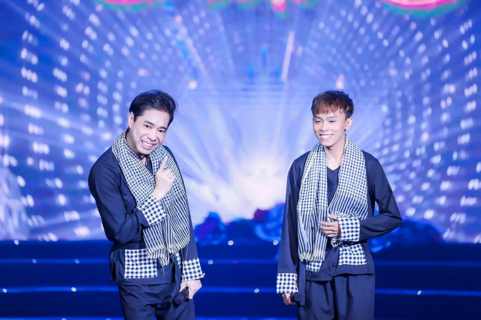 Danh ca Ngọc Sơn luôn hết mực yêu thương, quan tâm và chăm sóc học trò 