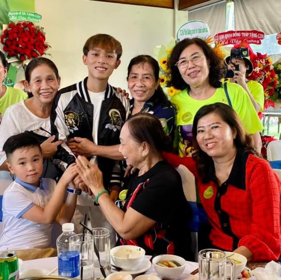 Hồ Văn Cường rất được nhiều fan lớn tuổi quý mến