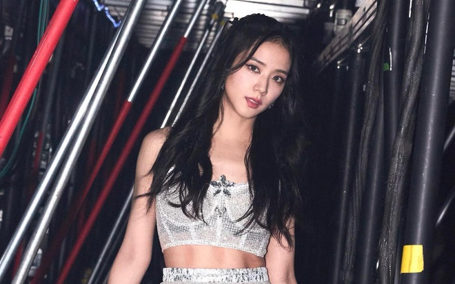 Một nữ ca sĩ được khen ngợi vì mở kênh YouTube với mục đích từ thiện Ảnh 2