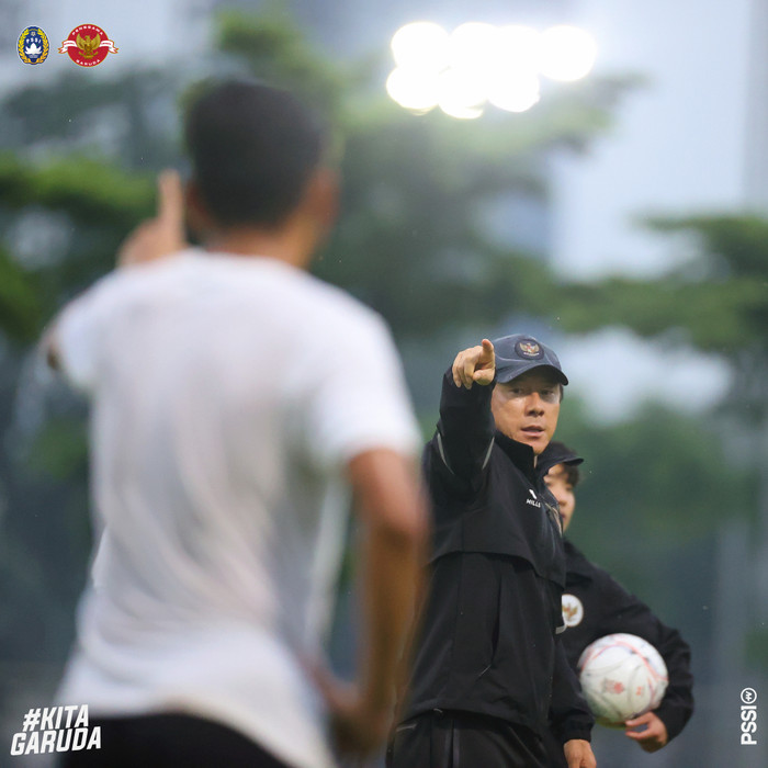 HLV Shin Tae Yong nhận xét tuyển Việt Nam chưa bị thủng lưới vì gặp đội yếu.