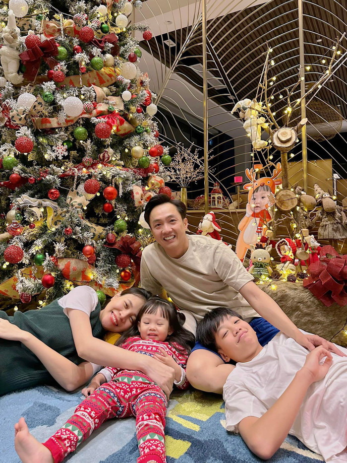 Nhân dịp bà xã bước sang tuổi mới, nam doanh nhân từng 'chơi lớn' trang trí cả căn nhà theo chủ đề Giáng sinh