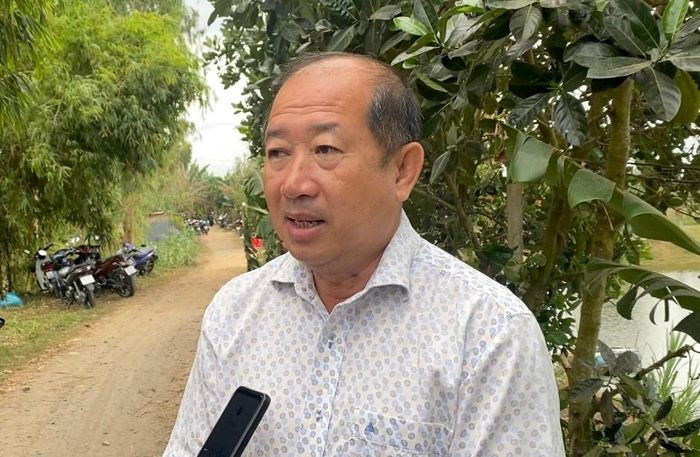 Ông  Đoàn Tấn Bửu, Phó Chủ tịch UBND tỉnh Đồng Tháp thông tin với báo chí. 