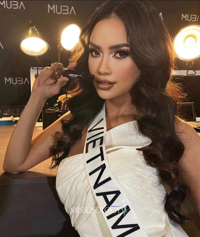 Miss Universe 2022: Đại diện Thái Lan bị đèn flash hại đến mất chân mày, nhìn lại Ngọc Châu thấy tự hào Ảnh 3