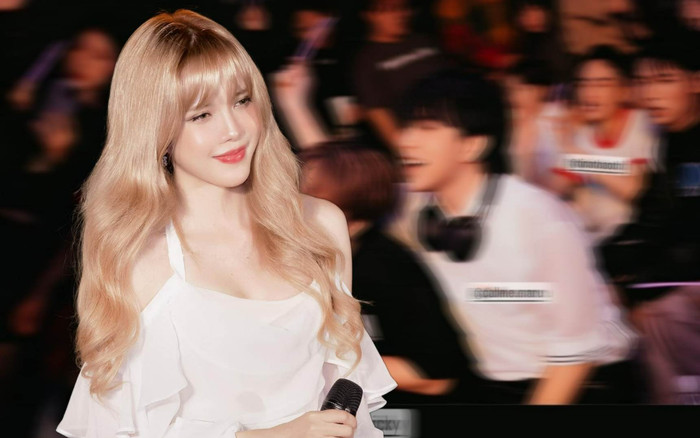 Thiều Bảo Trâm xinh đẹp hết nấc trên sân khấu, dàn ca sĩ nam ngồi dưới xem chỉ biết 'ôm tim' Ảnh 2