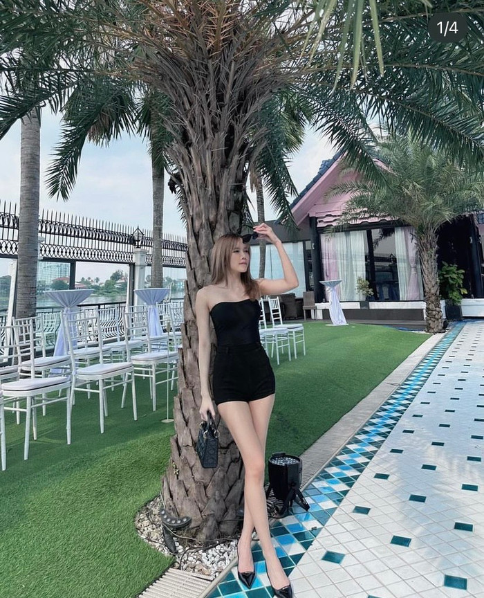 Trước đó, nữ ca sĩ luôn nhiệt tình 'lăng xê' mốt váy ngắn khoe chân dài miên man