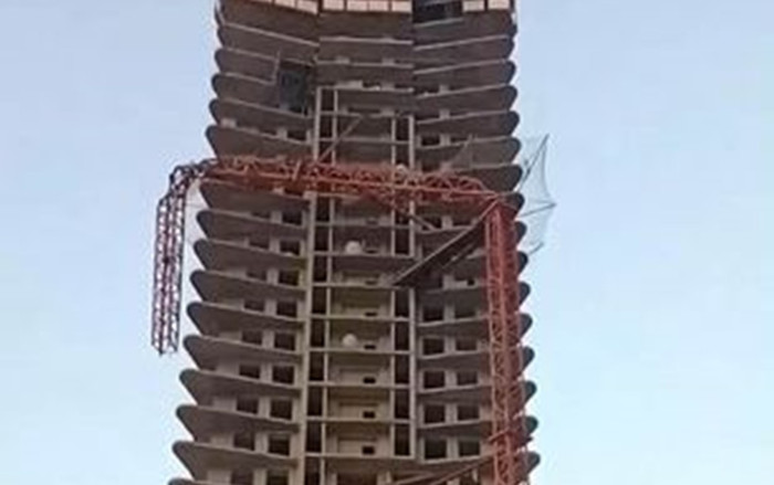 Cần cẩu bất ngờ gãy, đè chết 6 công nhân xây dựng đang ngủ Ảnh 2