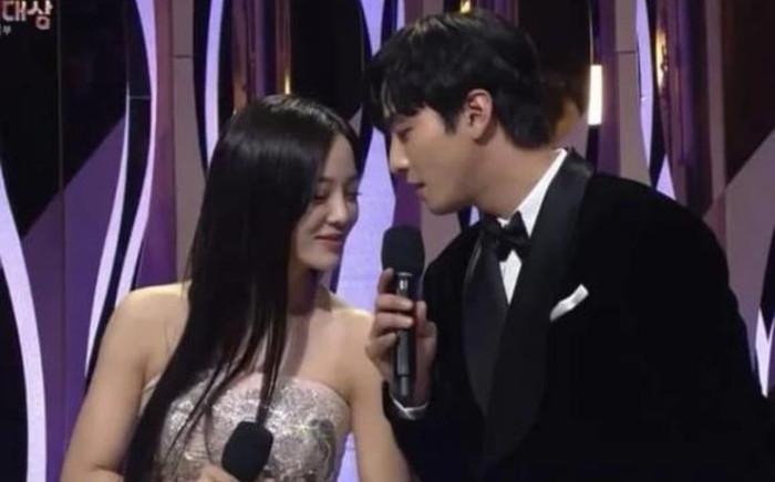 Quá đẹp đôi trong Hẹn Hò Chốn Công Sở, Ahn Hyo Seop và Kim Se Jeong bất ngờ bị khui hint hẹn hò Ảnh 2