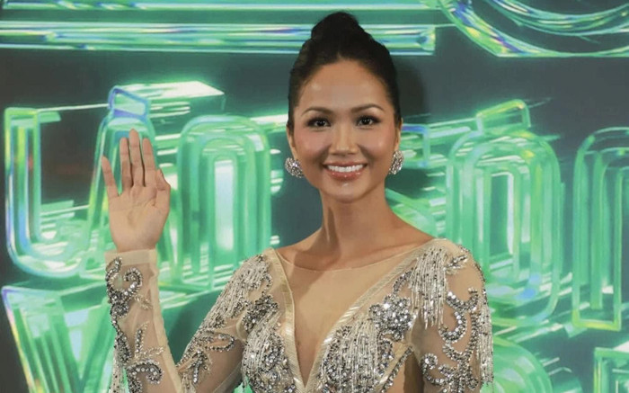 H'Hen Niê làm 1 điều đặc biệt khi xuất hiện tại Làn Sóng Xanh để kỉ niệm 5 năm đăng quang Ảnh 2