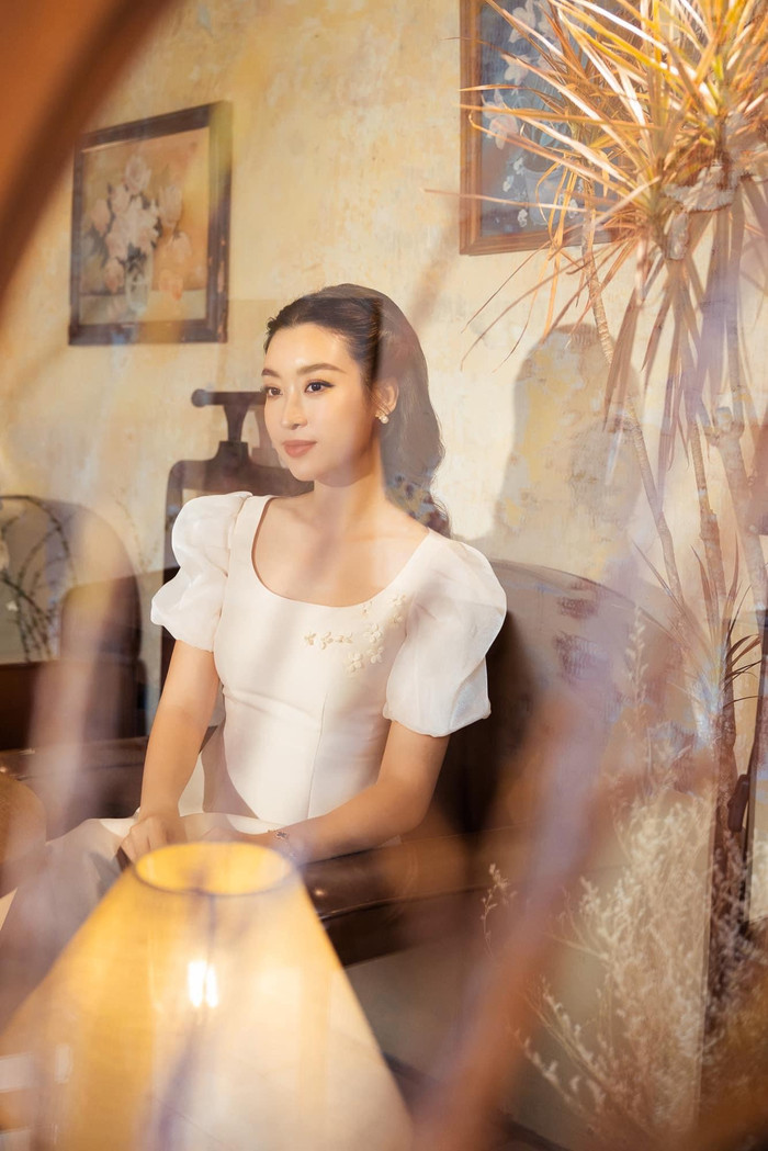 Người đẹp tiết lộ, khi đó cô phải mượn giày và váy để đi thi vòng sơ khảo.