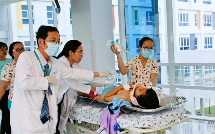 Thêm vụ bé trai 7 tuổi ở Đồng Tháp vào công trình xây dựng chơi, bị máy trộn bê tông nghiền nát cánh tay Ảnh 2