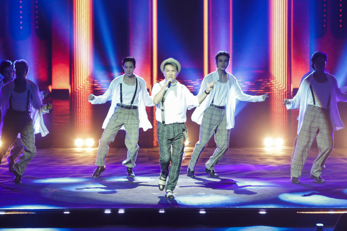 Đàm Vĩnh Hưng mở màn lễ trao giải Làn Sóng Xanh với 'hit' Vùng Trời Bình Yên.