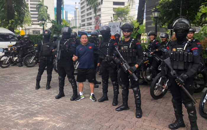 Tuyển Việt Nam được chủ nhà Indonesia hộ tống đến sân Bung Karno Ảnh 2