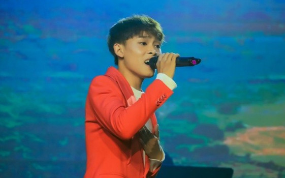 Được fan tặng quà vì đã dìu dắt Hồ Văn Cường, danh ca Ngọc Sơn tiết lộ sự thật khiến khán giả ngỡ ngàng Ảnh 2