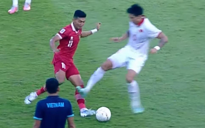 CĐV Indonesia: Văn Hậu đá xấu còn giả vờ đau Ảnh 2
