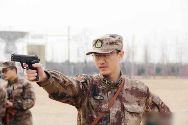 Bạn trai tin đồn Phạm Băng Băng từng có 18 năm hoạt động trong quân ngũ.