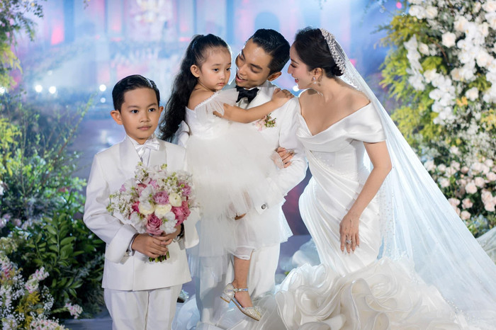 Cặp đôi đã có một bé trai là Kubi 8 tuổi và một bé gái là Anna 5 tuổi.