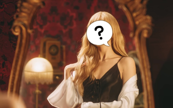 Nữ ca sĩ bị chỉ trích nặng nề vì diện mốt lộ nội y, khoe thân quá đà trên sân khấu Ảnh 2