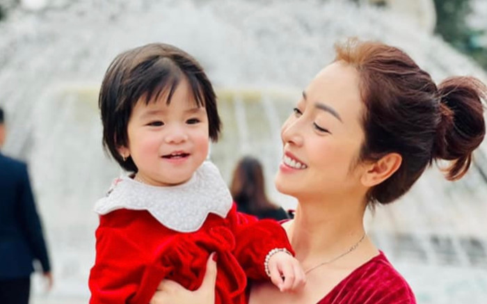 Jennifer Phạm hiếm hoi khoe cận mặt ái nữ, được nhận xét như bản sao của ông xã Ảnh 2