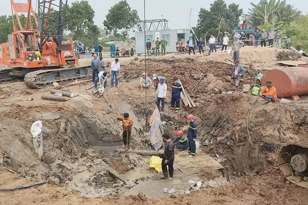 Công tác tìm kiếm và đưa thi thể Hạo Nam lên mặt đất vẫn đang được khẩn trương tiến hành