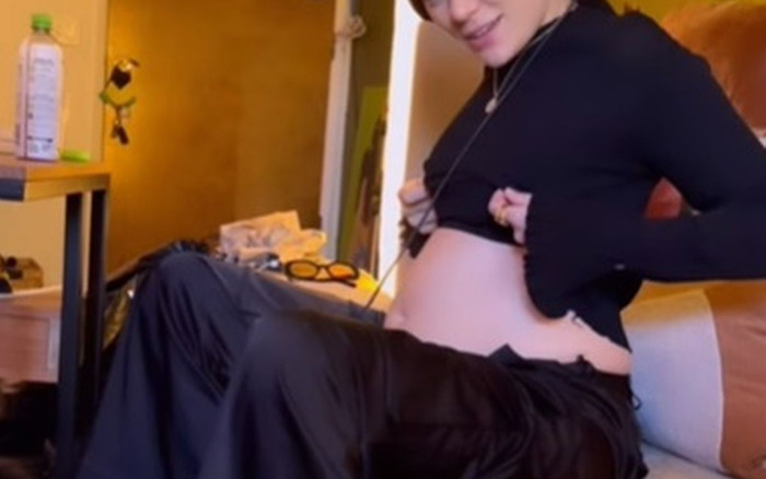 Hậu sự cố sảy thai trước đêm diễn, nữ ca sĩ nổi tiếng công bố mang thai lần 2 khiến fan vỡ òa Ảnh 2