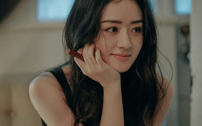 Sự nghiệp của Triệu Lệ Dĩnh ngày càng vượt xa các tiểu hoa đồng lứa như Dương Mịch, Lưu Thi Thi. Nữ diễn viên cũng được khen kính nghiệp vì chấp nhận thay đổi hình tượng, đóng những vai diễn phù hợp với tuổi tác thay vì dòng phim ngôn tình lãng mạn. 