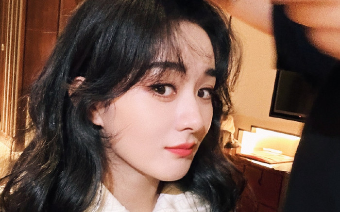 Triệu Lệ Dĩnh đăng hình selfie trẻ trung như gái 18, anti-fan mỉa mai vì khác hẳn trên phim Ảnh 2