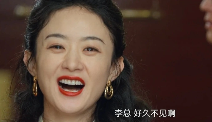 Triệu Lệ Dĩnh năm nay đã 35 tuổi, việc không còn cảm giác thiếu nữ như các diễn viên trẻ là điều dễ hiểu. 