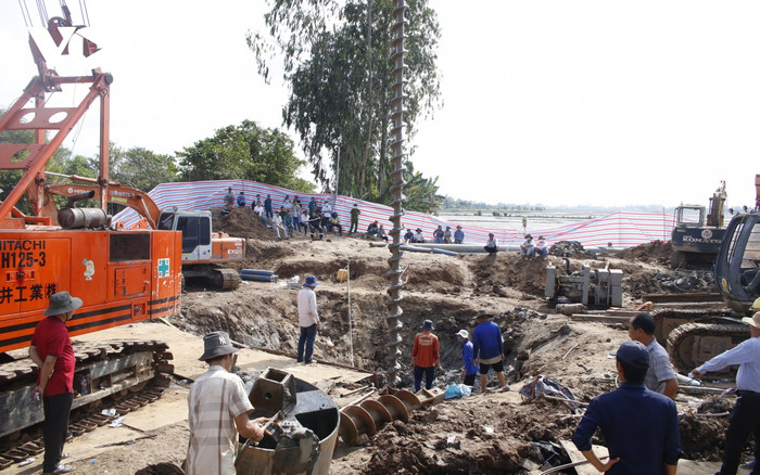 Nhìn lại toàn cảnh 10 ngày nỗ lực cứu bé trai 10 tuổi rơi xuống trụ bê tông Ảnh 2