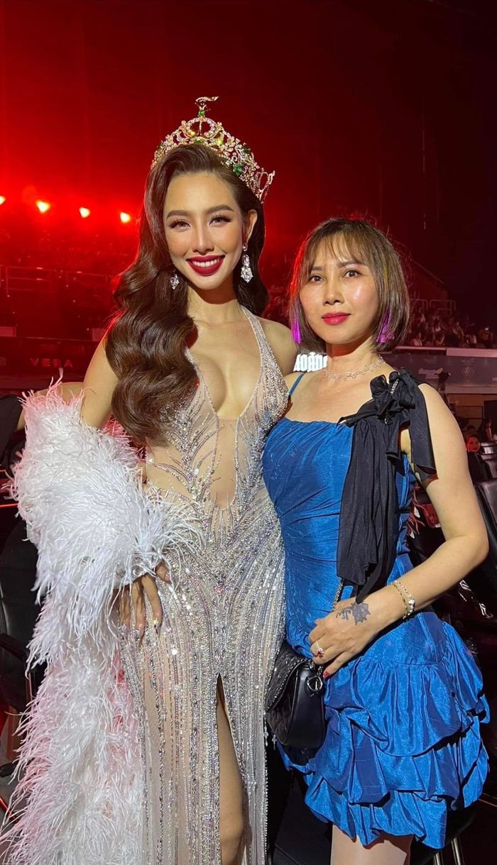 Với nhan sắc trẻ trung, cô thường bị nhầm là chị em với con gái. 