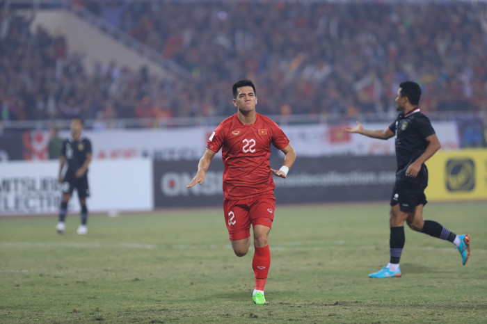 Tuyển Việt Nam xuất sắc giúp sân Mỹ Đình gỡ lại thể diện, quên đi nỗi xấu hổ về mặt cỏ. Ảnh: Minh Dân