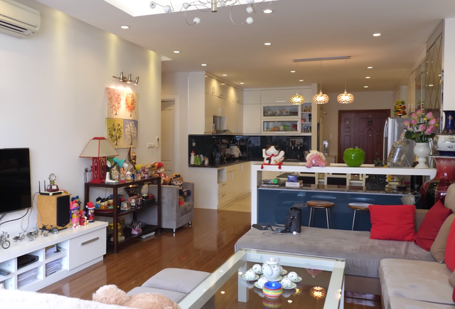 Hé lộ không gian bên trong căn nhà của người đẹp tại Hà Nội. Trước bố mẹ và em gái cô đang sống ở đây