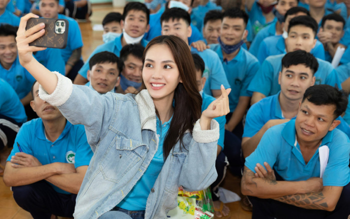 Xuất hiện hậu ồn ào, Mai Phương có hành động ý nghĩa, xứng đáng điểm 10 Ảnh 2