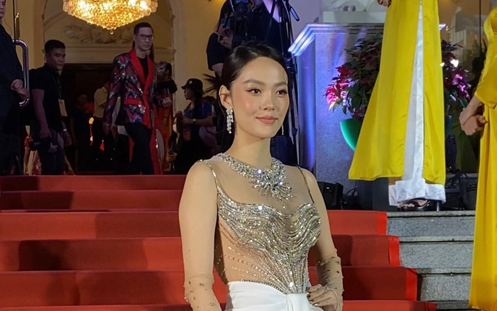 Lệ Quyên thần thái ngút ngàn, Minh Hằng chiếm spotlight với đầm xuyên thấu trên thảm đỏ Mai Vàng Ảnh 2