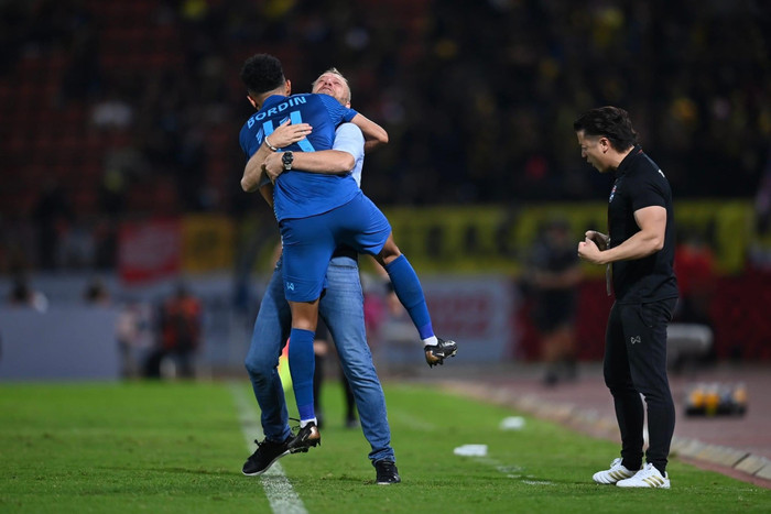 Trước trận chung kết lượt đi AFF Cup 2022, HLV Polking nói Việt Nam lợi thế hơn Thái Lan về nhiều mặt. 