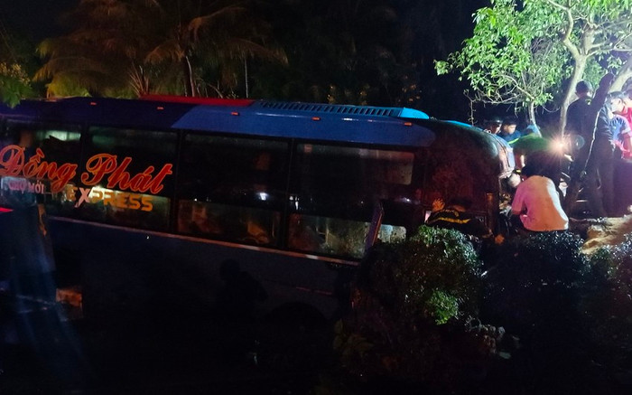 Nảy sinh ý đồ xấu xa với tài xế xe giường nằm, khách giật vô lăng và cảnh tượng nhốn nháo sau đó Ảnh 2