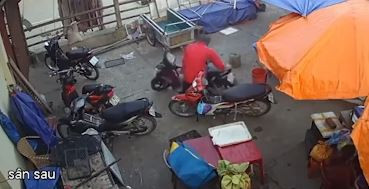 Người đàn ông sau đó ra tay 'xử đẹp'...