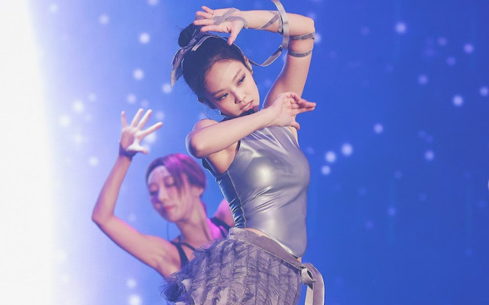 Tranh cãi lý do Jennie bị chỉ trích khi thay đổi hình ảnh gợi cảm: 'Đến fan còn thấy lố lăng, phản cảm' Ảnh 2