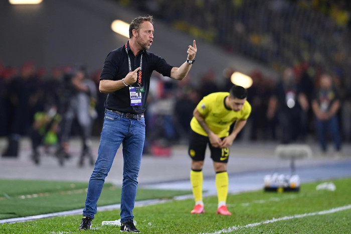 HLV Polking xứng đáng là địch thủ lớn nhất với HLV Park Hang Seo ở sân chơi AFF Cup.