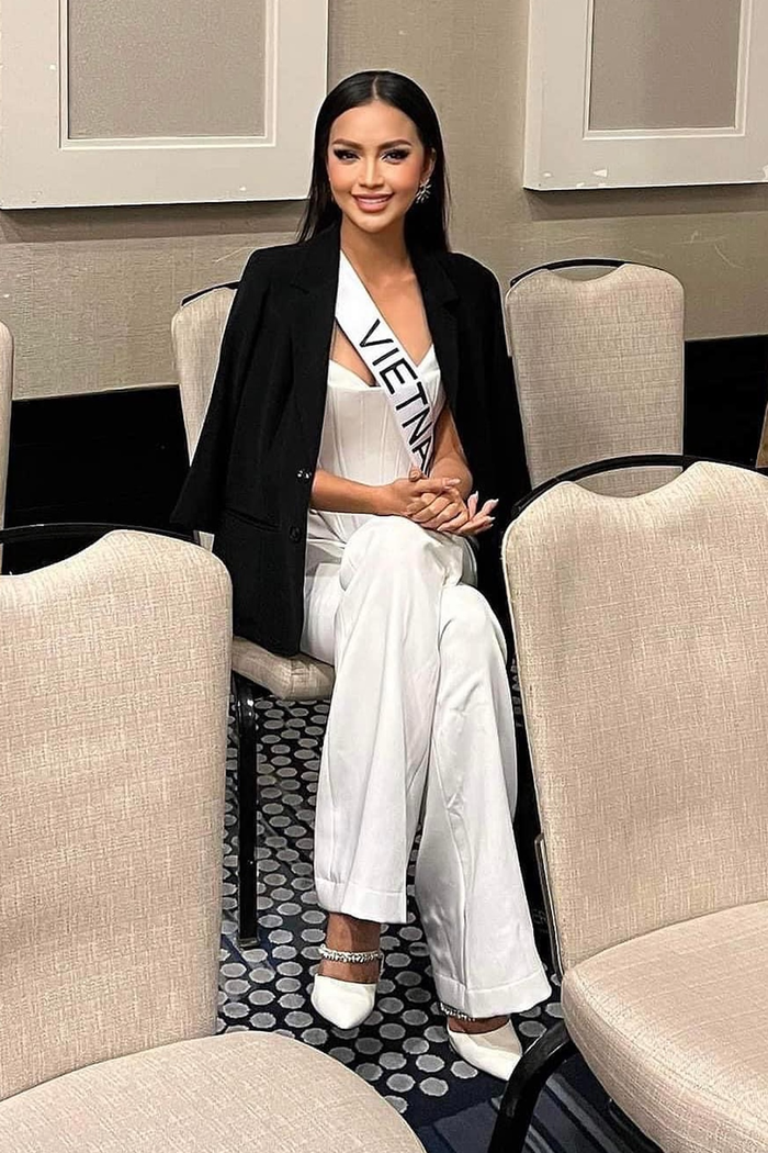 Trước bán kết Miss Universe, Ngọc Châu 'thiêu rụi' mạng xã hội với bikini: Nóng cỡ này rồi ai làm lại? Ảnh 6